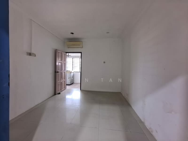 2-storey Terraced House for Sale in Taman Ungku Tun Aminah (Skudai) - Iden Tan - Interior - PropertyGuru.com.my