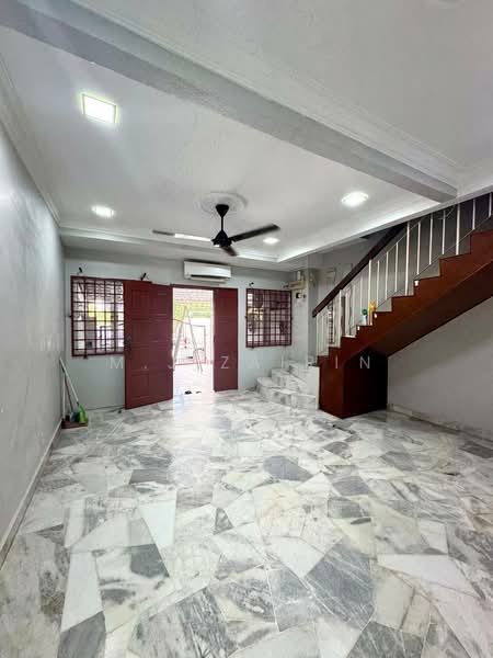 2-storey Terraced House for Sale in Taman Kosas (Ampang) - M.J Zairin - Living Room - PropertyGuru.com.my