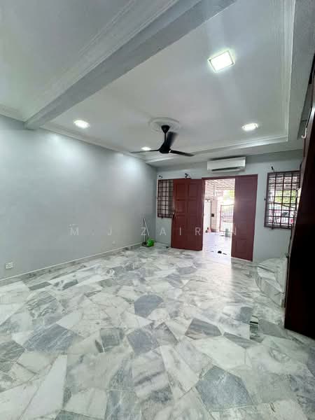 2-storey Terraced House for Sale in Taman Kosas (Ampang) - M.J Zairin - Living Room - PropertyGuru.com.my