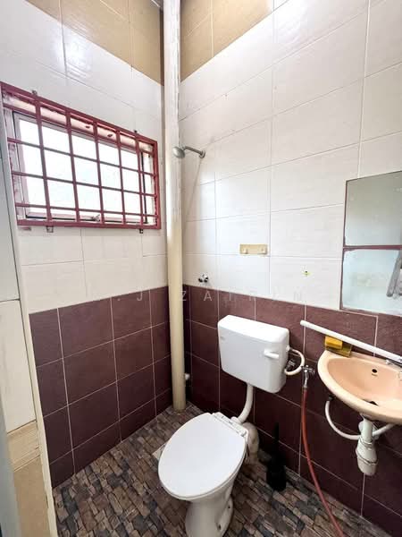 2-storey Terraced House for Sale in Taman Kosas (Ampang) - M.J Zairin - Bathroom - PropertyGuru.com.my
