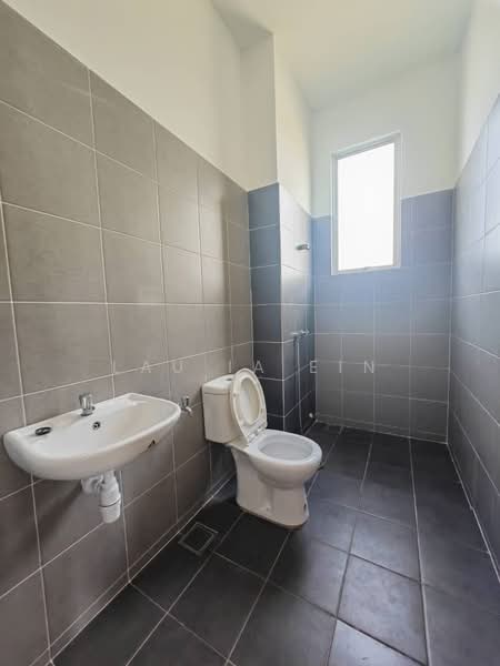 2-storey Terraced House for Rent in Rawang (Selangor) - Lau Ia Ein - Bathroom - PropertyGuru.com.my