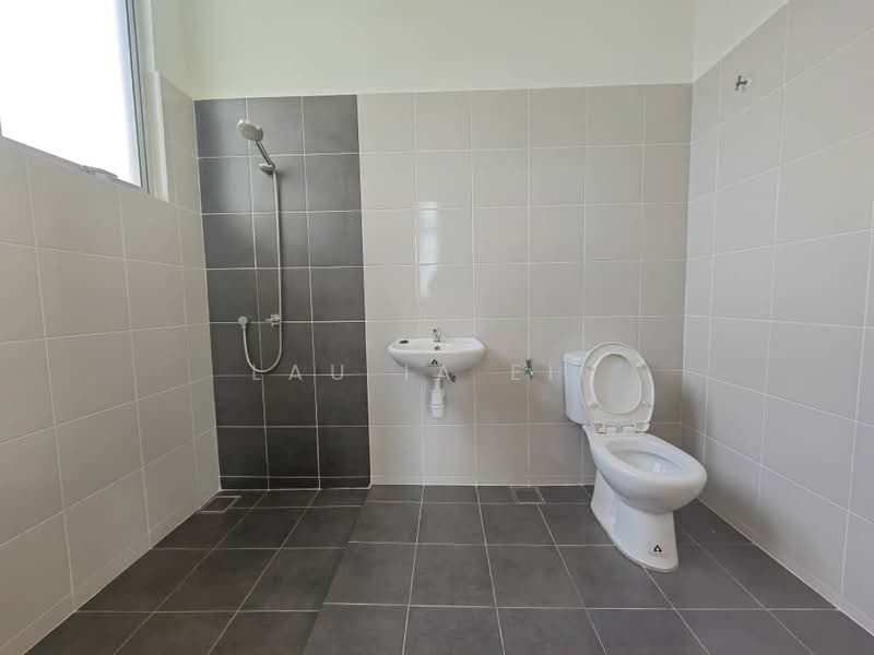 2-storey Terraced House for Rent in Rawang (Selangor) - Lau Ia Ein - Bathroom - PropertyGuru.com.my