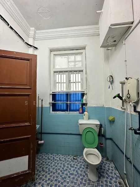 Bungalow for Rent in Jelutong (Penang) - SERENEN TEH - Bathroom - PropertyGuru.com.my