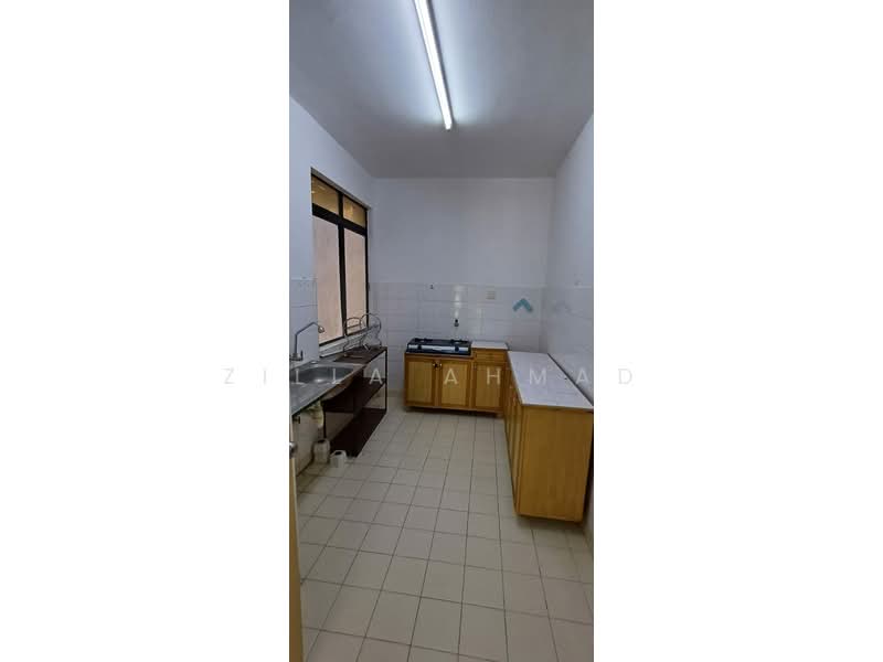 Cyberia Smart Homes untuk Untuk Disewa - RM 1,300 /bulan, Mac 2026 - Kitchen - PropertyGuru.com.my