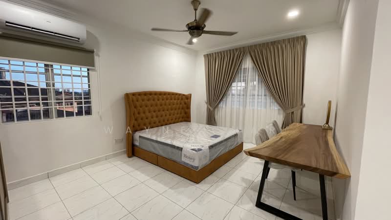 Semi-Detached House for Sale in Bandar Putra Permai (Seri Kembangan) - Wayne Char - Bedroom - PropertyGuru.com.my