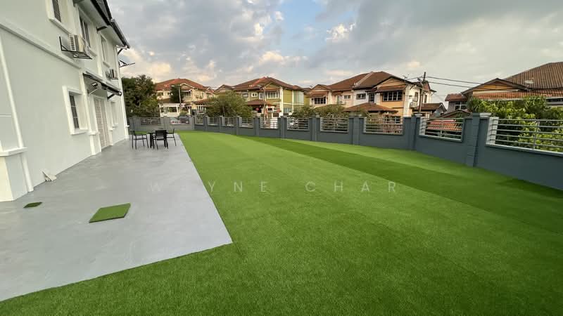Semi-Detached House for Sale in Bandar Putra Permai (Seri Kembangan) - Wayne Char - Exterior - PropertyGuru.com.my