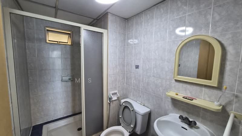 Condominium for Sale at Gold Coast Resort Condominium - Ms Chang - Bathroom - PropertyGuru.com.my