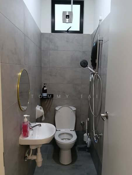 Shop / Office for Rent in Taman Pelangi (Johor Bahru) - Tommy Tai - Bathroom - PropertyGuru.com.my