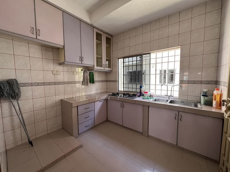 Rumah Teres untuk Dijual di Batu 9 (Cheras) - Vincent Tian - Kitchen - PropertyGuru.com.my