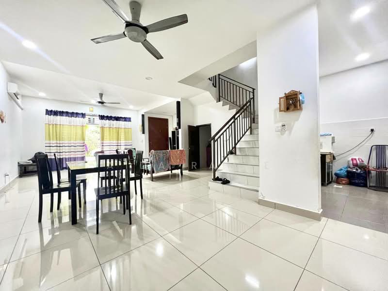 2-storey Terraced House for Sale in Pantai Sepang Putra (Sepang) - Aida Ramle - Living Room - PropertyGuru.com.my
