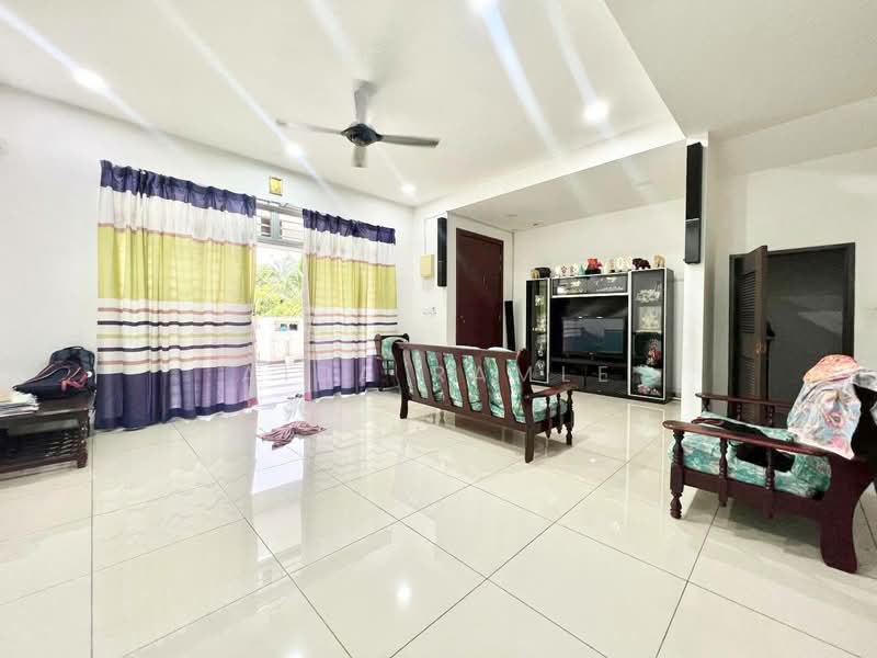 2-storey Terraced House for Sale in Pantai Sepang Putra (Sepang) - Aida Ramle - Living Room - PropertyGuru.com.my
