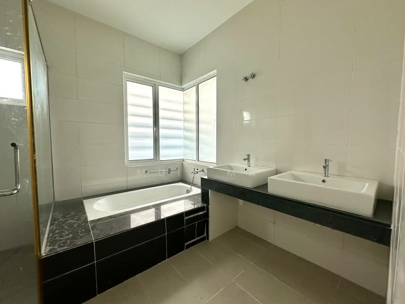 Semi-Detached House for Sale in Bandar Bukit Raja (Klang) - Muin Mn - Bathroom - PropertyGuru.com.my