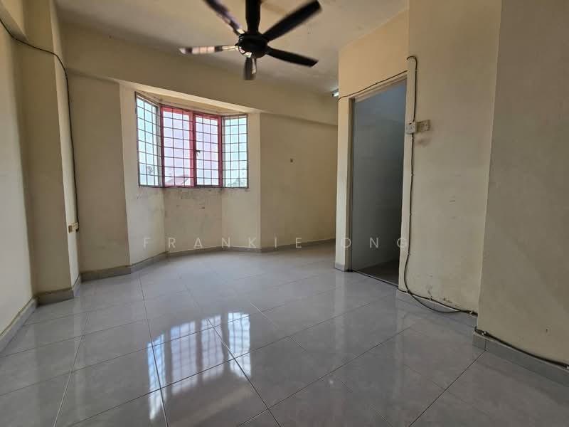Tasik Heights Apartment untuk Untuk Disewa - RM 1,100 /bulan, Mac 2026 - Living Room - PropertyGuru.com.my