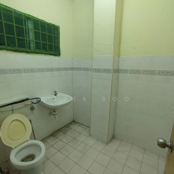 2-storey Terraced House for Sale in Nilai (Negeri Sembilan) - Chrix Soo - Bathroom - PropertyGuru.com.my