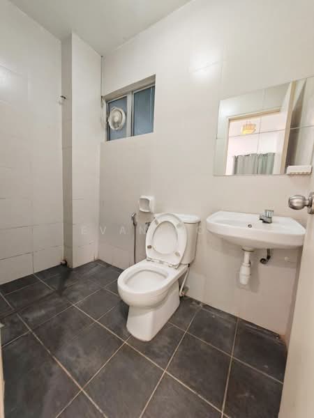 The Lake Residence untuk Untuk Dijual - RM 378,000, Mac 2026 - Bathroom - PropertyGuru.com.my