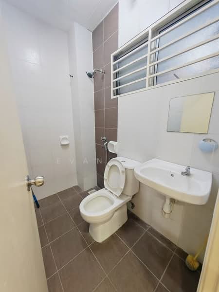 The Lake Residence untuk Untuk Dijual - RM 378,000, Mac 2026 - Bathroom - PropertyGuru.com.my