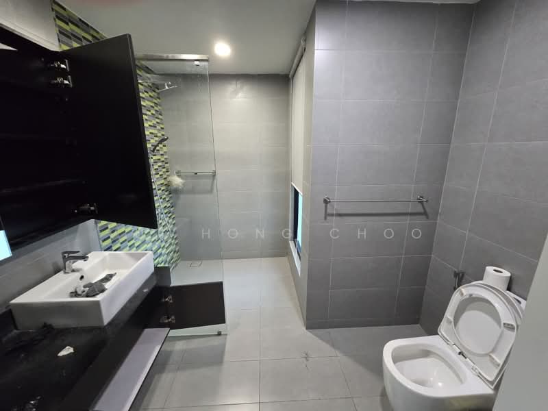 Service Residence for Sale at The Leafz @ Dedaun - Vui Hong Choo - Bathroom - PropertyGuru.com.my