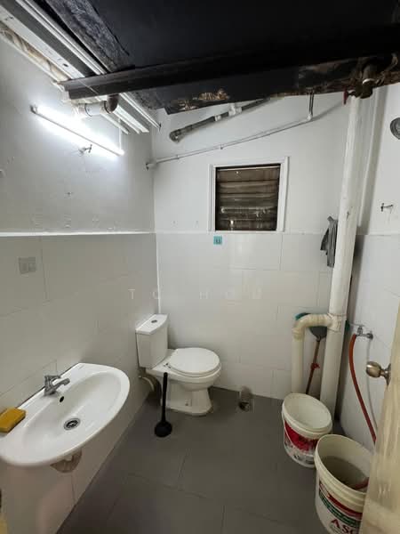 Gladden Court untuk Untuk Dijual - RM 195,000, Mac 2026 - Bathroom - PropertyGuru.com.my