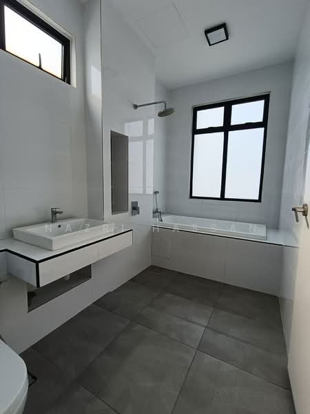 Bungalow for Sale in Kuala Selangor (Selangor) - Nazri Hassan - Bathroom - PropertyGuru.com.my