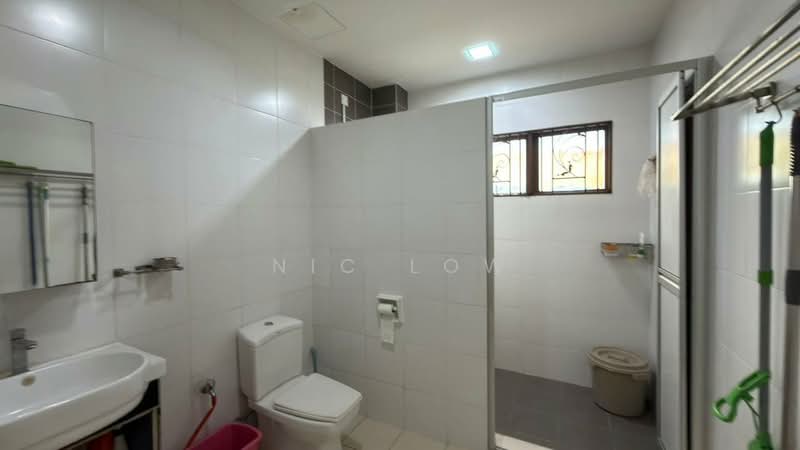 3-storey Terraced House for Sale in Batu Caves (Selangor) - Nic Low - Bathroom - PropertyGuru.com.my