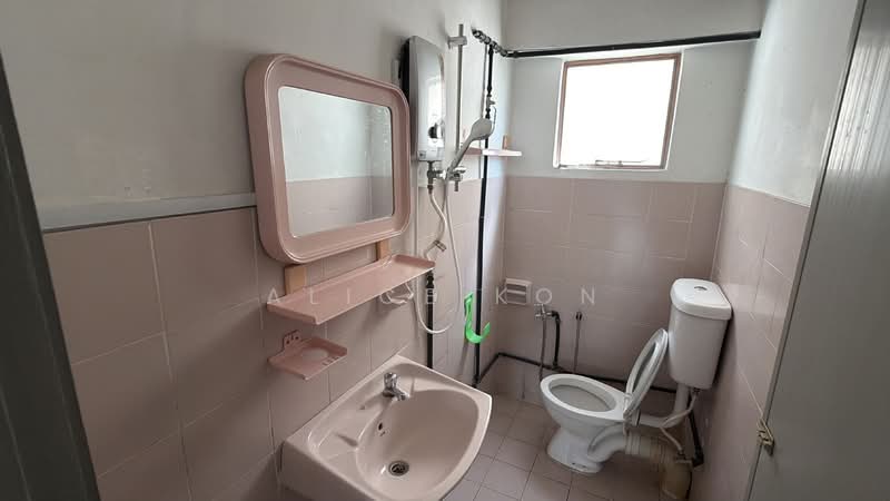 Condominium for Rent at Vista Perdana - Alice Kon - Bathroom - PropertyGuru.com.my