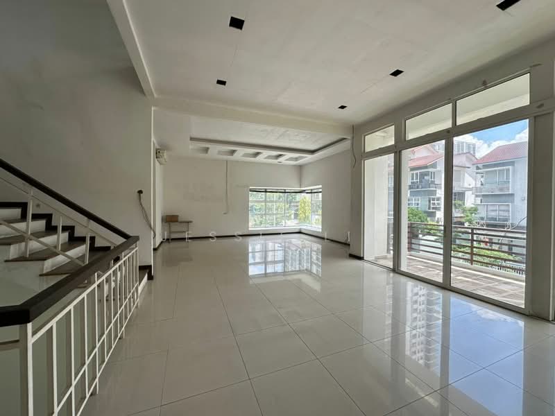 Semi-Detached House for Sale in Jalan Klang Lama (Old Klang Road) (Kuala Lumpur) - Jessie Lin - Living Room - PropertyGuru.com.my