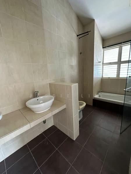 Semi-Detached House for Sale in Jalan Klang Lama (Old Klang Road) (Kuala Lumpur) - Jessie Lin - Bathroom - PropertyGuru.com.my