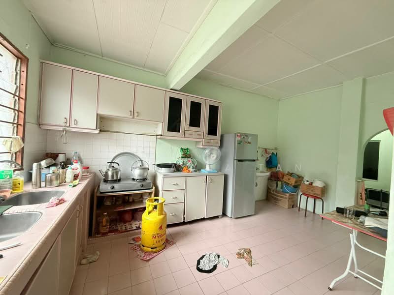 Flat Taman Ungku Tun Aminah untuk Untuk Dijual - RM 520,000, Mac 2026 - Kitchen - PropertyGuru.com.my