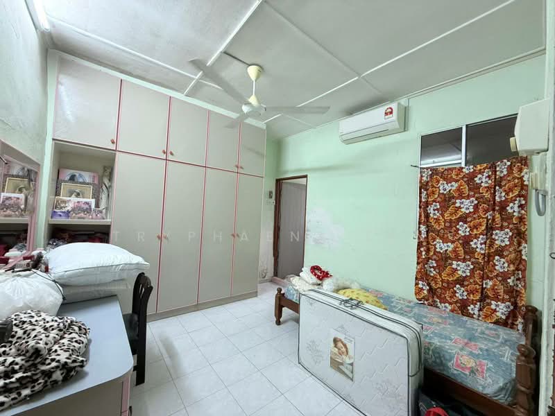 Flat Taman Ungku Tun Aminah untuk Untuk Dijual - RM 520,000, Mac 2026 - Bedroom - PropertyGuru.com.my