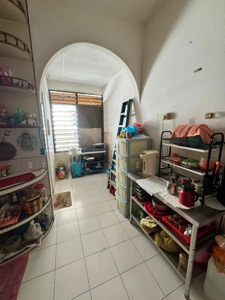 Double storey terrace in island Park Greenlane untuk Untuk Dijual - RM 1,190,000, Mac 2026 - Kitchen - PropertyGuru.com.my