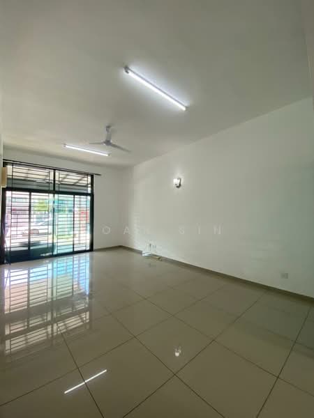 2-storey Terraced House for Sale in Bandar Seri Alam (Masai) - Joan Sin - Living Room - PropertyGuru.com.my