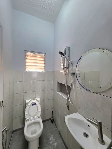 Kampung Tunku untuk Untuk Dijual - RM 850,000, Mac 2026 - Bathroom - PropertyGuru.com.my