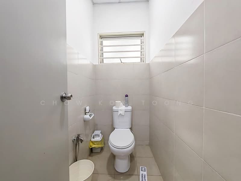 Retail Space for Sale in Bandar Saujana Putra (Tanjong Duabelas) - Chow Kok Toong - Bathroom - PropertyGuru.com.my