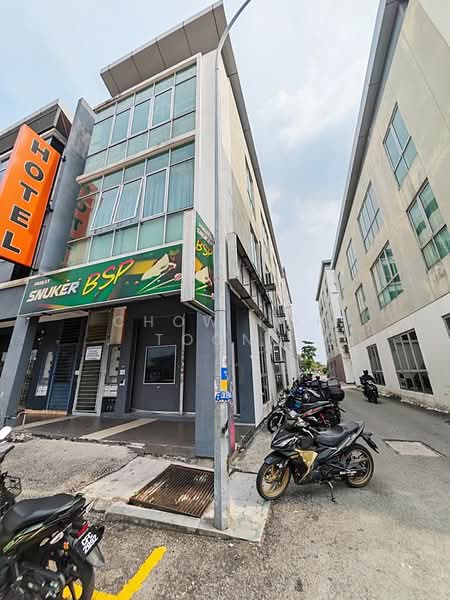 Retail Space for Sale in Bandar Saujana Putra (Tanjong Duabelas) - Chow Kok Toong - Exterior - PropertyGuru.com.my