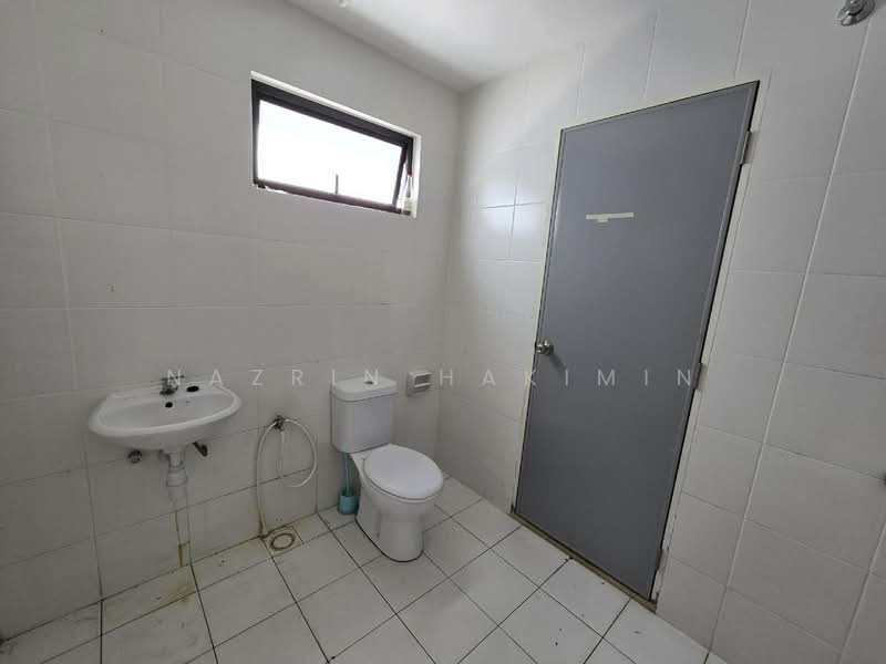 2-storey Terraced House for Sale in Eco Grandeur (Puncak Alam) - Nazrin Hakimin - Bathroom - PropertyGuru.com.my