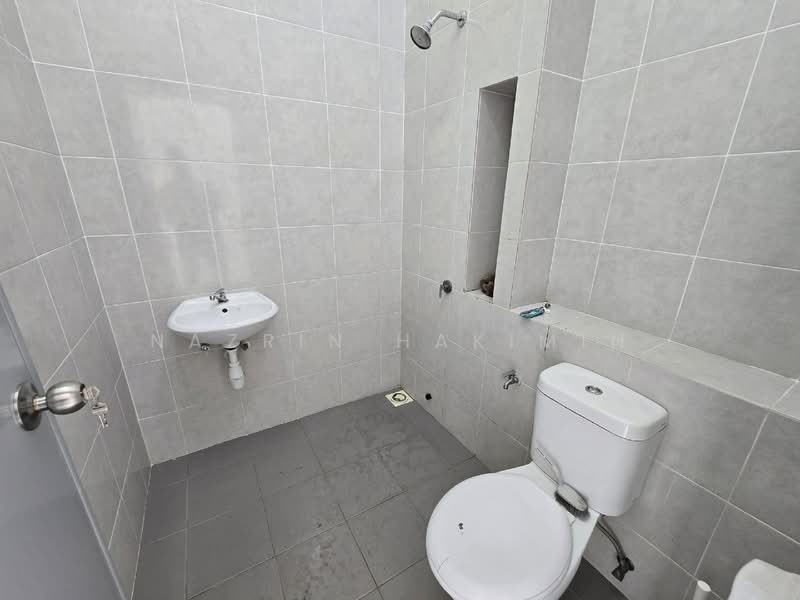 2-storey Terraced House for Sale in Eco Grandeur (Puncak Alam) - Nazrin Hakimin - Bathroom - PropertyGuru.com.my