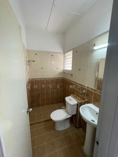 2-storey Terraced House for Sale in Usj 2 (Subang Jaya) - Joyce Kok - Bathroom - PropertyGuru.com.my