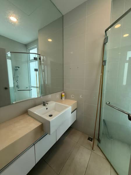 Ferringhi Residence untuk Untuk Disewa - RM 2,000 /bulan, Mac 2026 - Bathroom - PropertyGuru.com.my