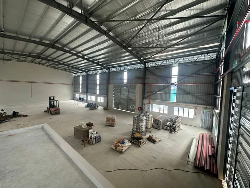 Warehouse for Rent in Kampung Baru Sungai Buloh (Sungai Buloh) - CW Kong - Interior - PropertyGuru.com.my