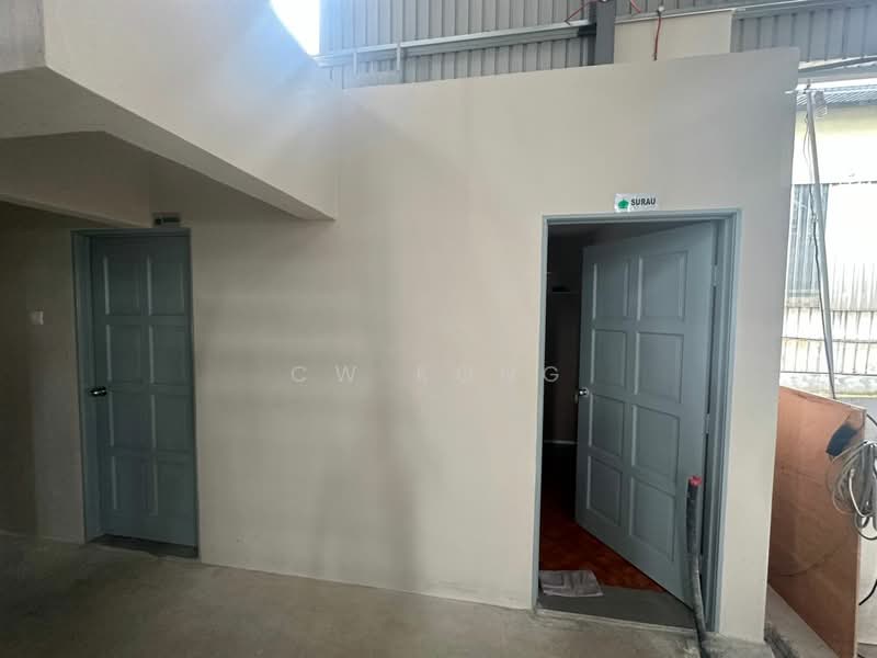 Warehouse for Rent in Kampung Baru Sungai Buloh (Sungai Buloh) - CW Kong - Interior - PropertyGuru.com.my