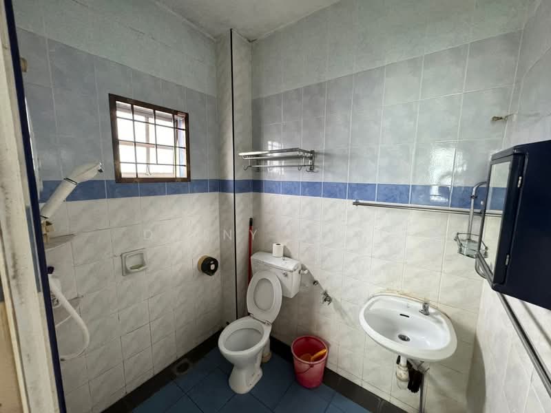 Taman Bukit Rawang Jaya untuk Untuk Dijual - RM 720,000, Mac 2026 - Bathroom - PropertyGuru.com.my