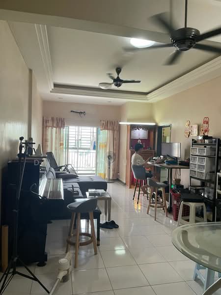 Suria Residence untuk Untuk Dijual - RM 309,000, Mac 2026 - Living Room - PropertyGuru.com.my