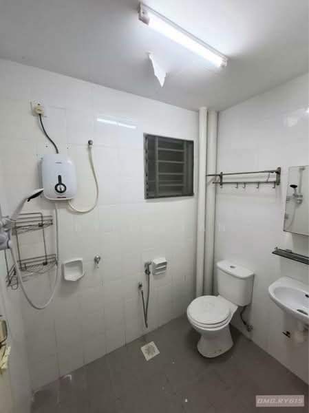 Pangsapuri Akasia (Bandar Botanic) untuk Untuk Disewa - RM 1,100 /bulan, Mac 2026 - Bathroom - PropertyGuru.com.my