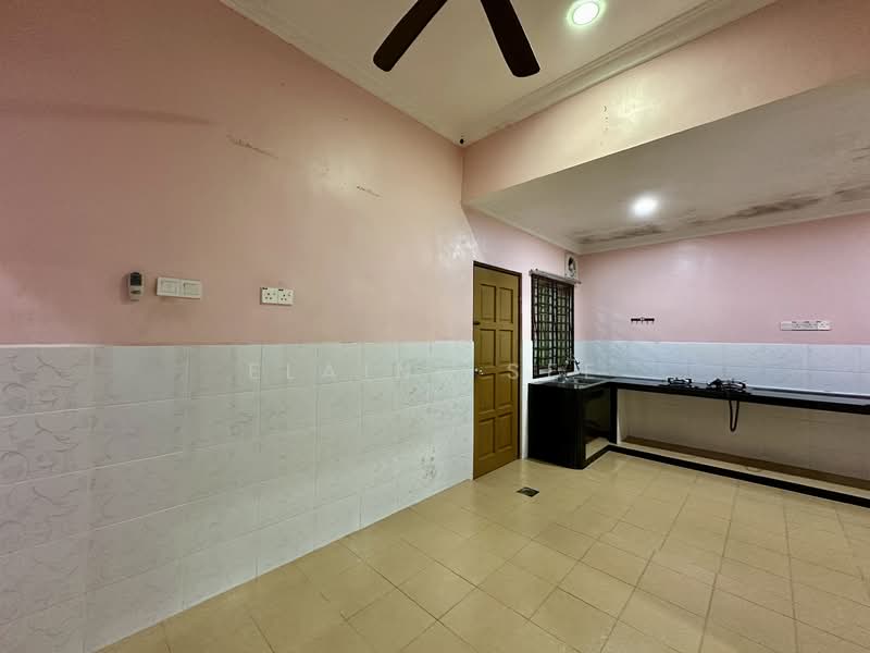 1-storey Terraced House for Sale in Taman Desa Skudai (Skudai) - Elaine See - Kitchen - PropertyGuru.com.my