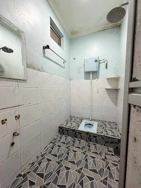 1-storey Terraced House for Sale in Taman Desa Skudai (Skudai) - Elaine See - Bathroom - PropertyGuru.com.my