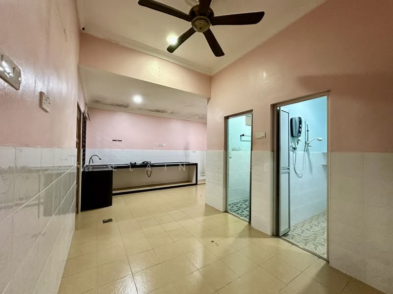 1-storey Terraced House for Sale in Taman Desa Skudai (Skudai) - Elaine See - Kitchen - PropertyGuru.com.my