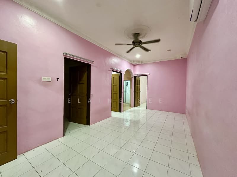 1-storey Terraced House for Sale in Taman Desa Skudai (Skudai) - Elaine See - Living Room - PropertyGuru.com.my