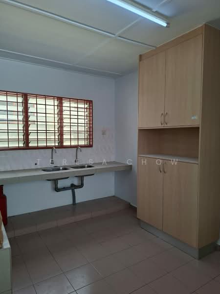 Spacious 2+!r2b partially furnished house at ss5, Kelana Jaya PJ untuk Untuk Disewa - RM 2,800 /bulan, Mac 2026 - Kitchen - PropertyGuru.com.my