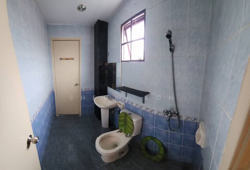 Semi-Detached House for Rent in Seri Kembangan (Selangor) - Sherri Koh - Bathroom - PropertyGuru.com.my