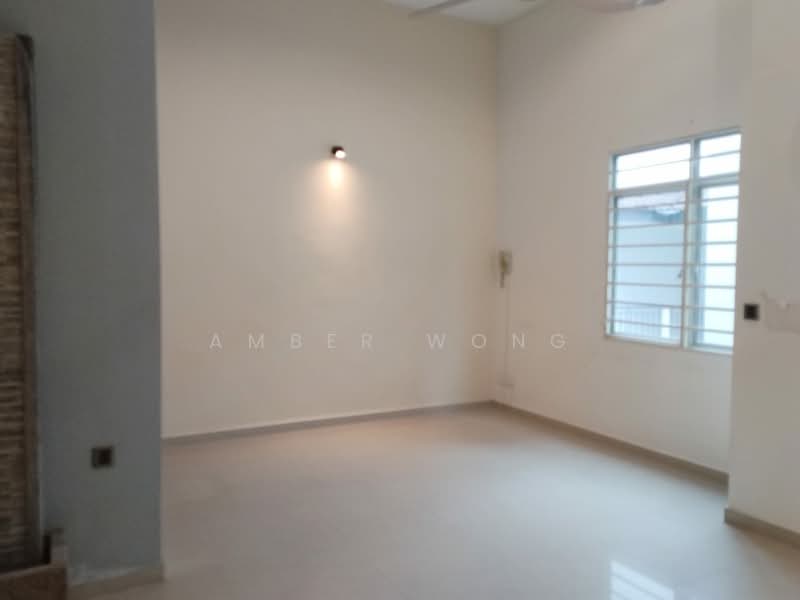 Townhouse for Sale in Bukit Dumbar (Jelutong) - Amber Wong - Living Room - PropertyGuru.com.my